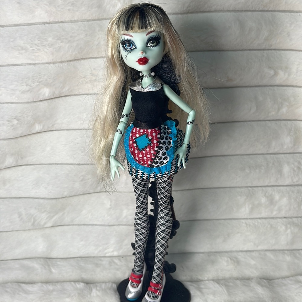 Monster High Frankie Stein doll Home Ick 2008